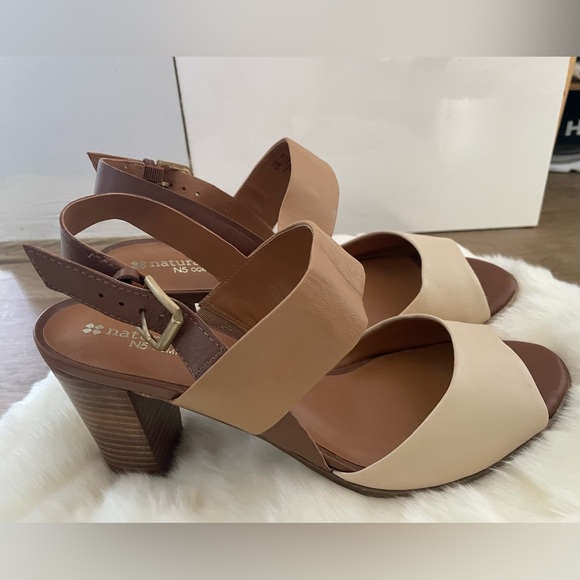 ⭐️ Host Pick⭐️ NATURALIZER nude/tan sandals. 8 cm heel. Brand new. NWOT - Picture 3 of 8